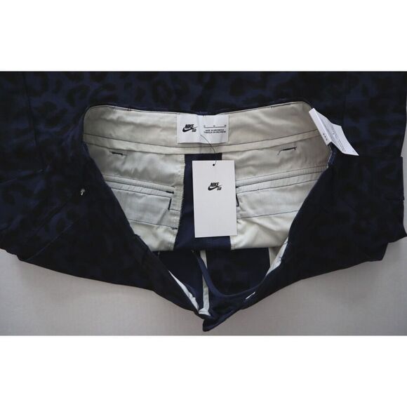 Nike FQ4946-410 Men's Sz 32 Blue Animal Print SB Kearny Classic Cargo Shorts - Picture 3 of 13